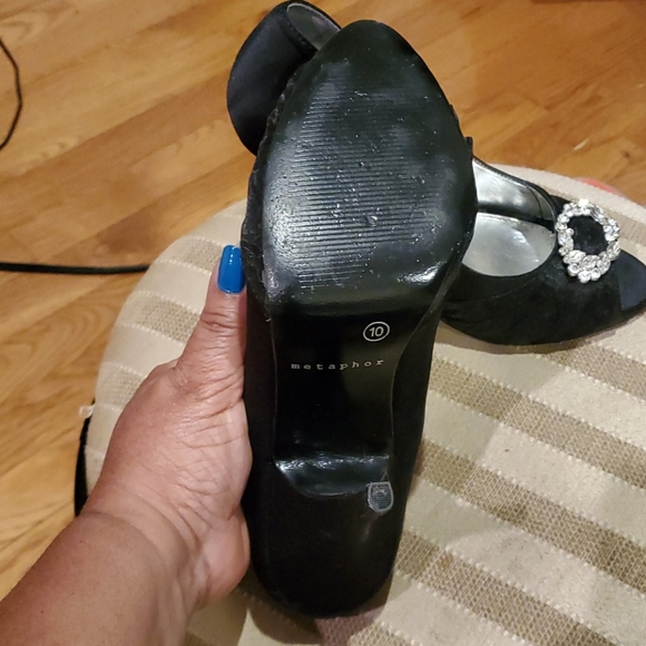 Shoes - Picture 4 of 4